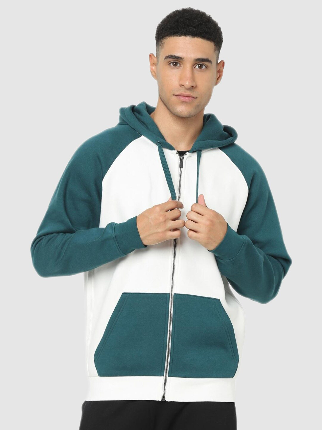 

Celio Men Green Colourblocked Hooded Sweatshirt