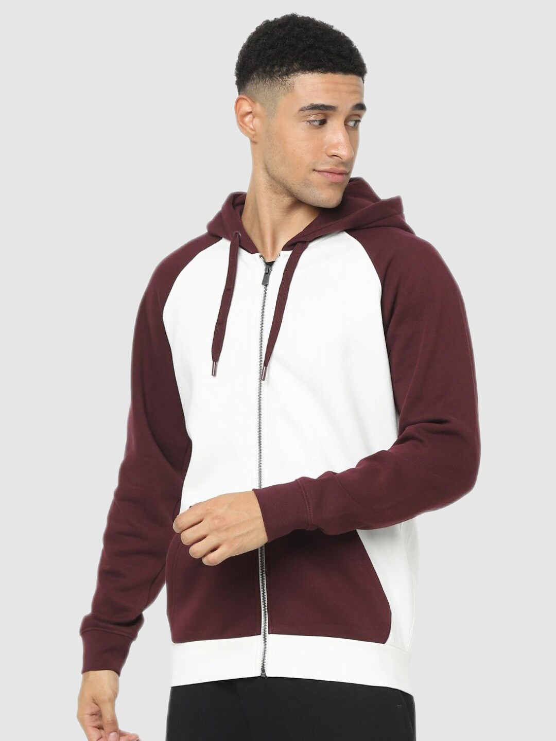 

Celio Men Maroon Colourblocked Hooded Sweatshirt