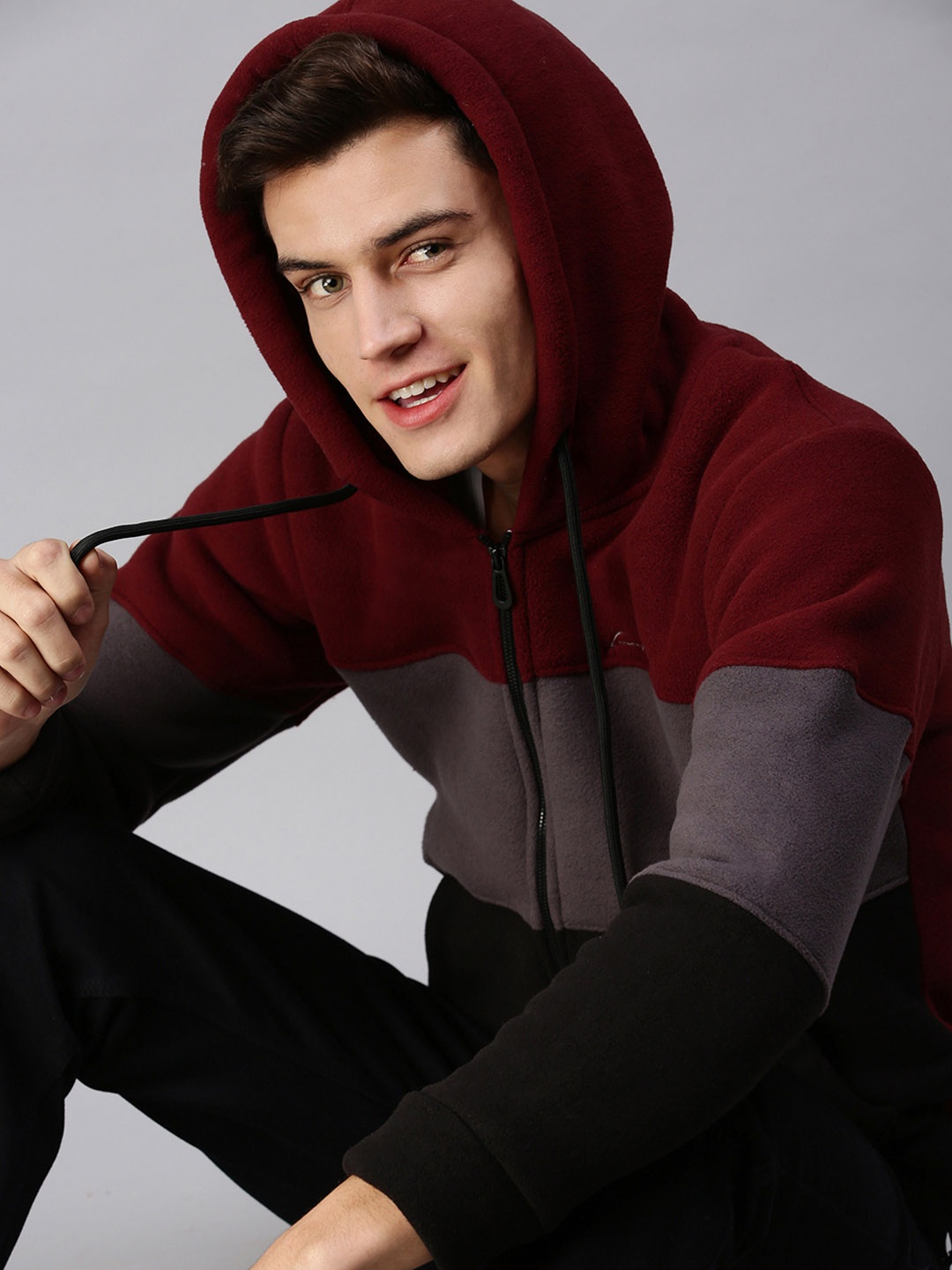 

SHOWOFF Men Maroon Colourblocked Hooded Sweatshirt