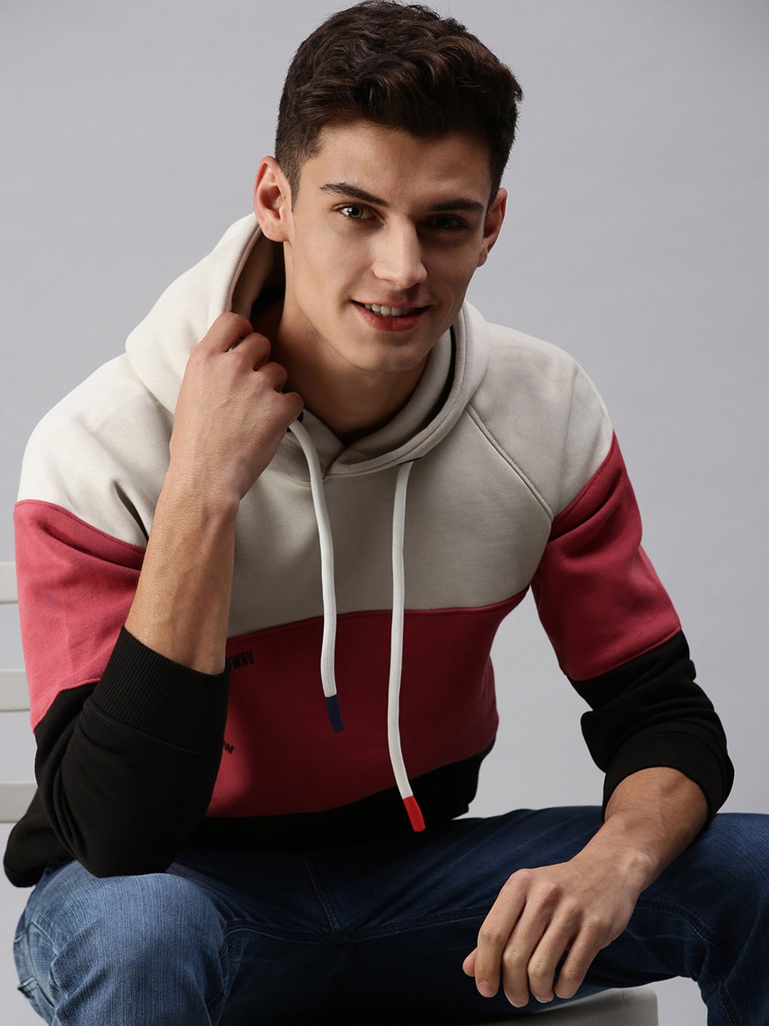 

SHOWOFF Men Beige & Black Colourblocked Hooded Sweatshirt
