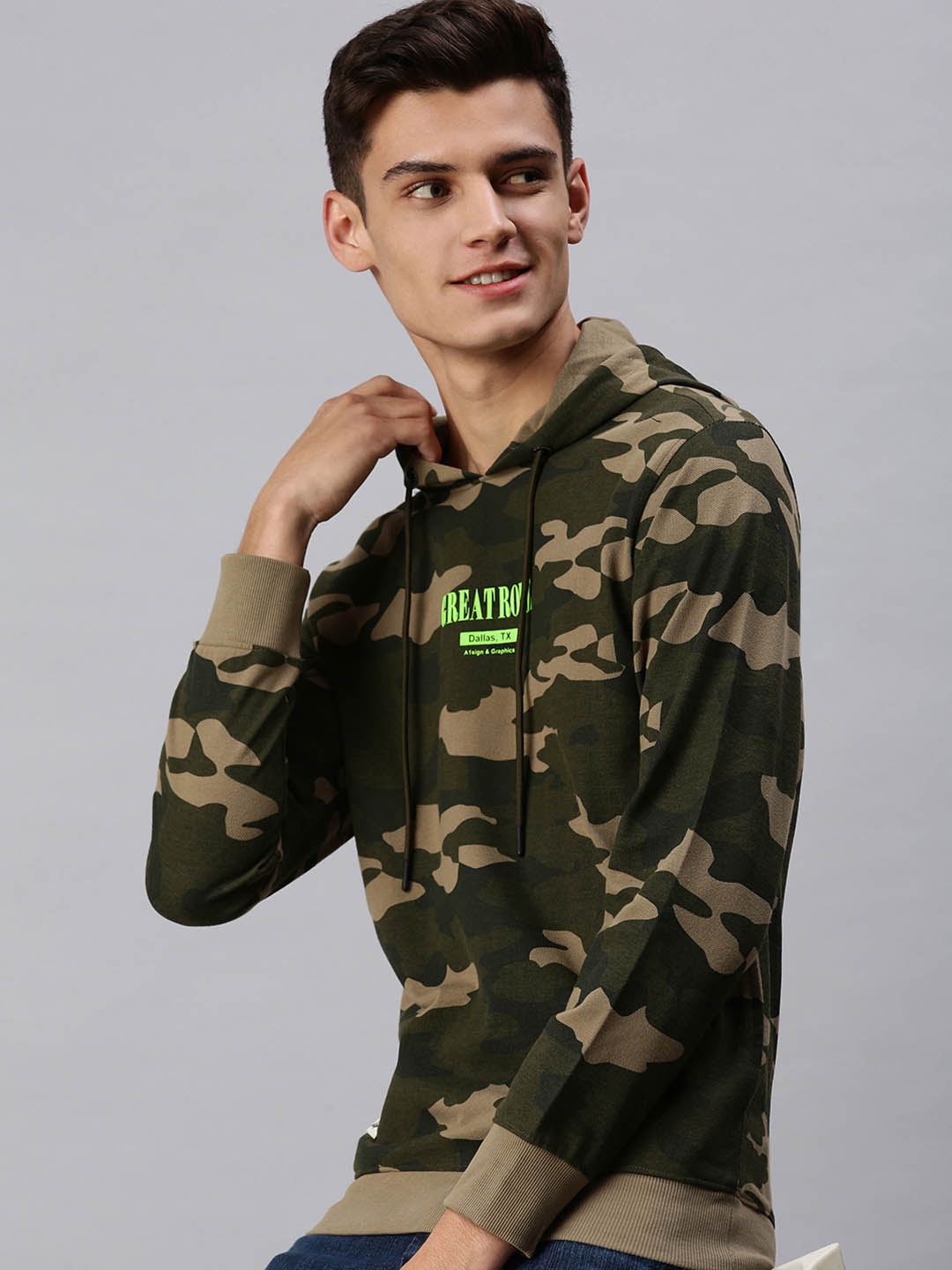 

SHOWOFF Men Olive Green Printed Hooded Sweatshirt