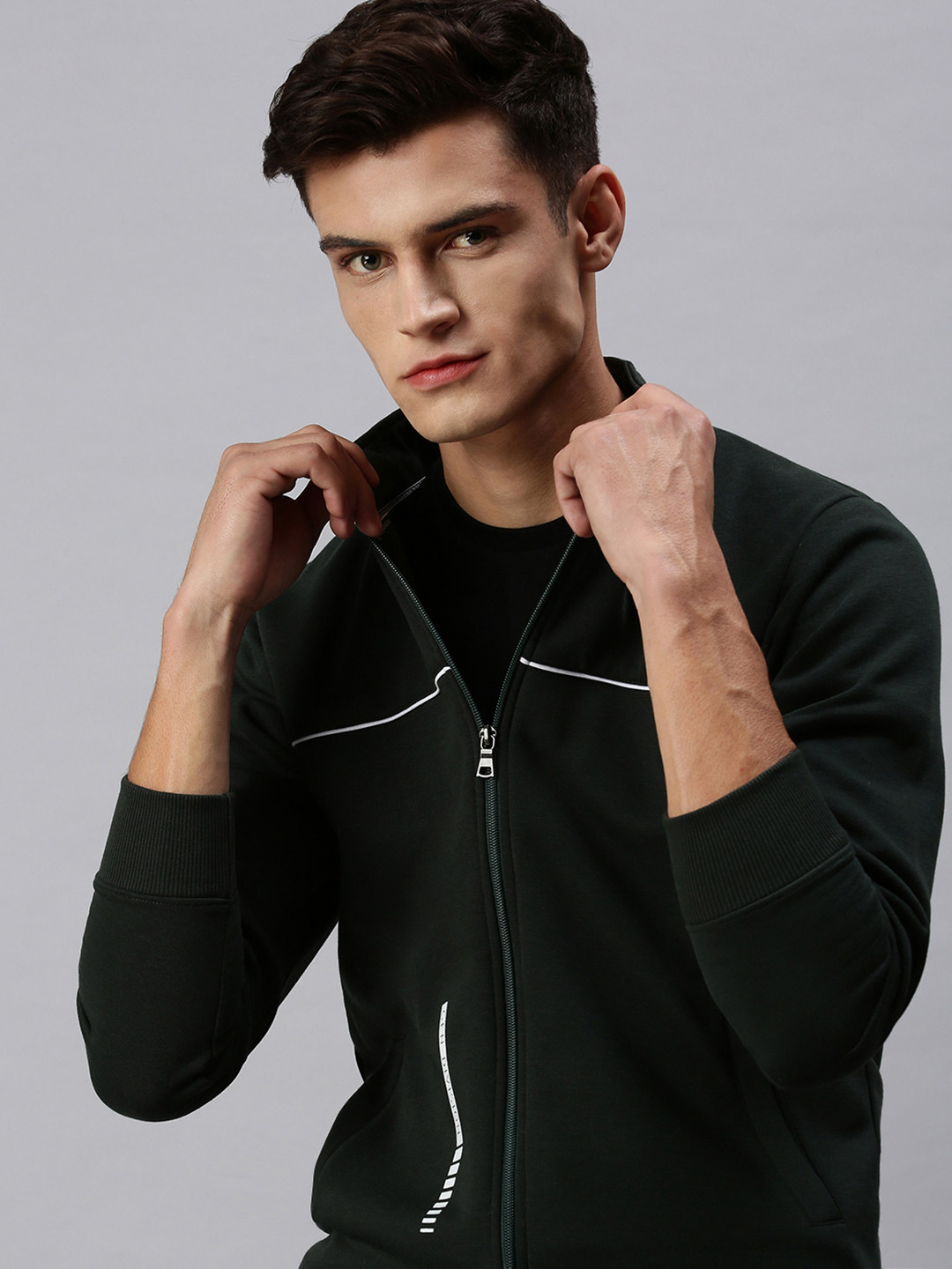 

SHOWOFF Men Green Solid Sweatshirt