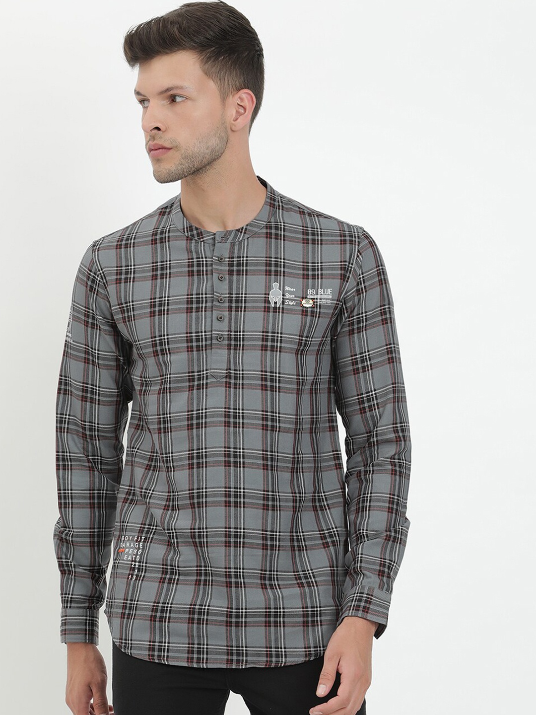 

V2 Value & Variety Men Grey Checked Flared Sleeves Thread Work Pathani Kurta