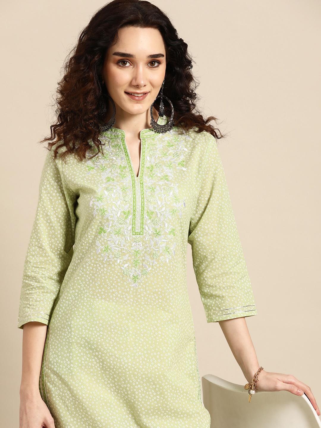 

Sangria Women Green Floral Yoke Design Thread Work Pastels Kurta