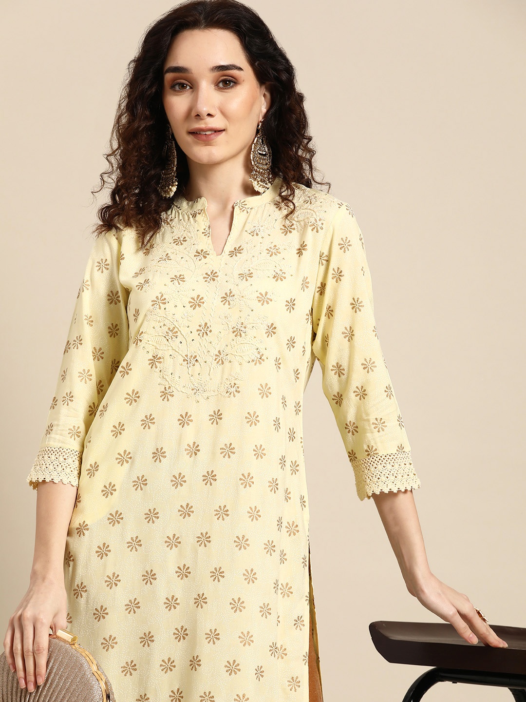 

Sangria Women Off White Floral Embroidered Thread Work Pastels Kurta