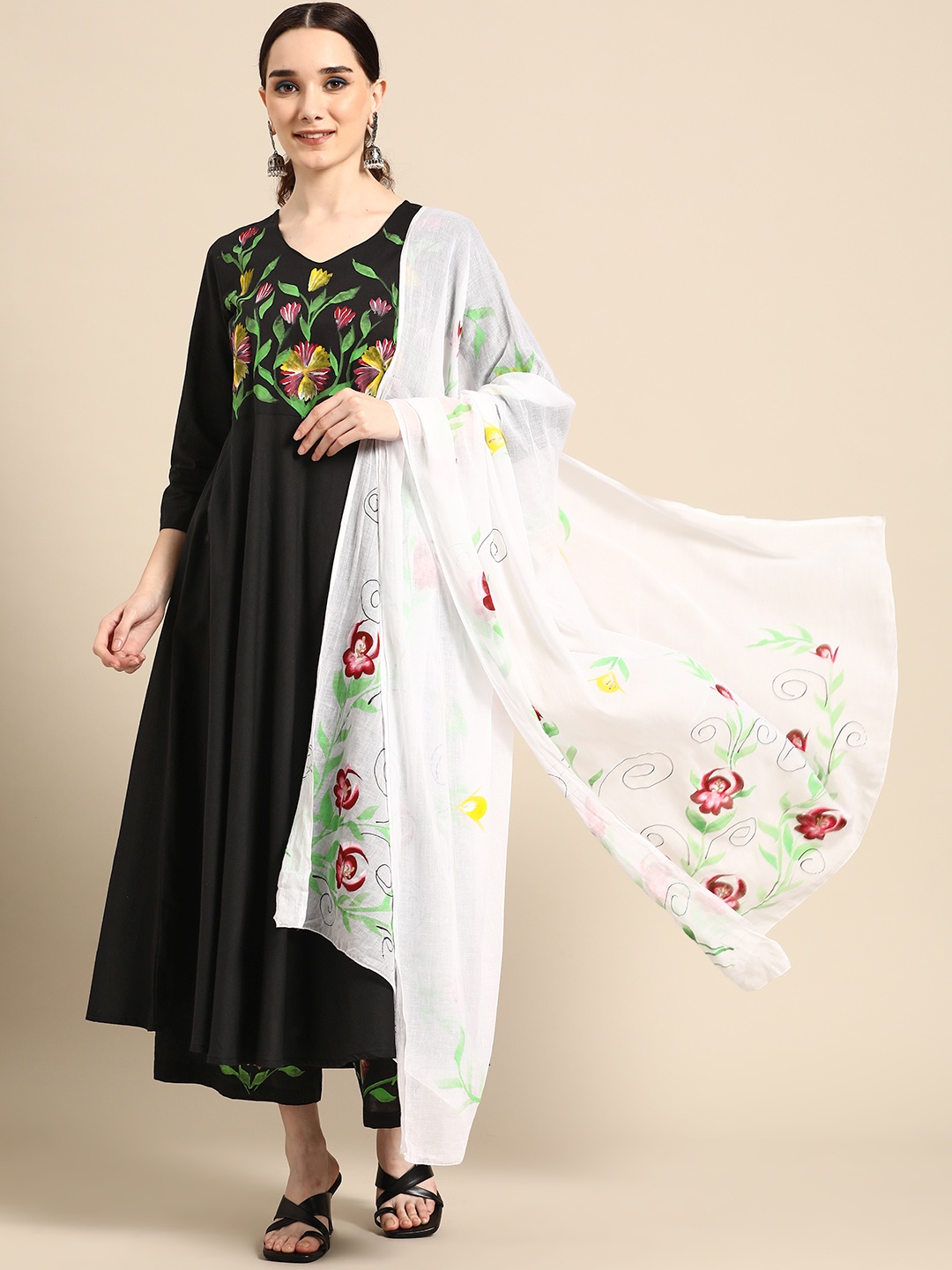

Sangria Women Black Floral Printed Pure Cotton Kurta with Palazzos & Dupatta
