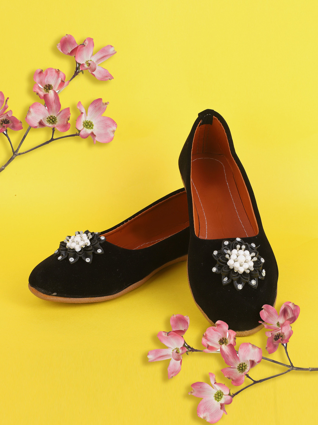 

FABBMATE Women Black Embellished Flats