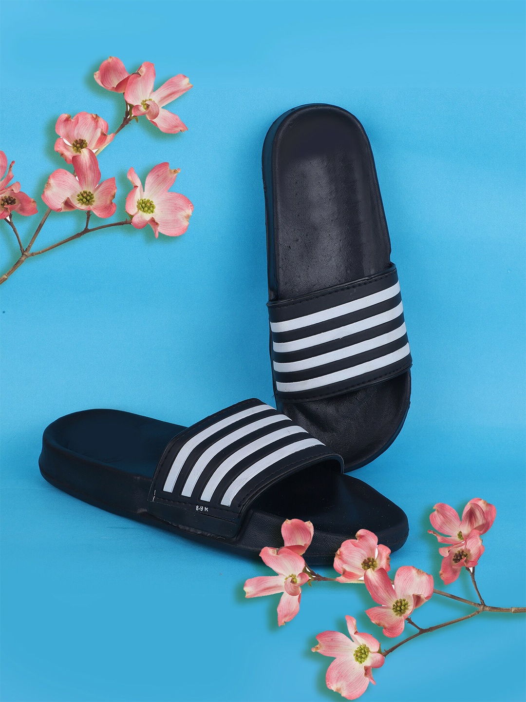 

FABBMATE Men Black & White Printed Sliders