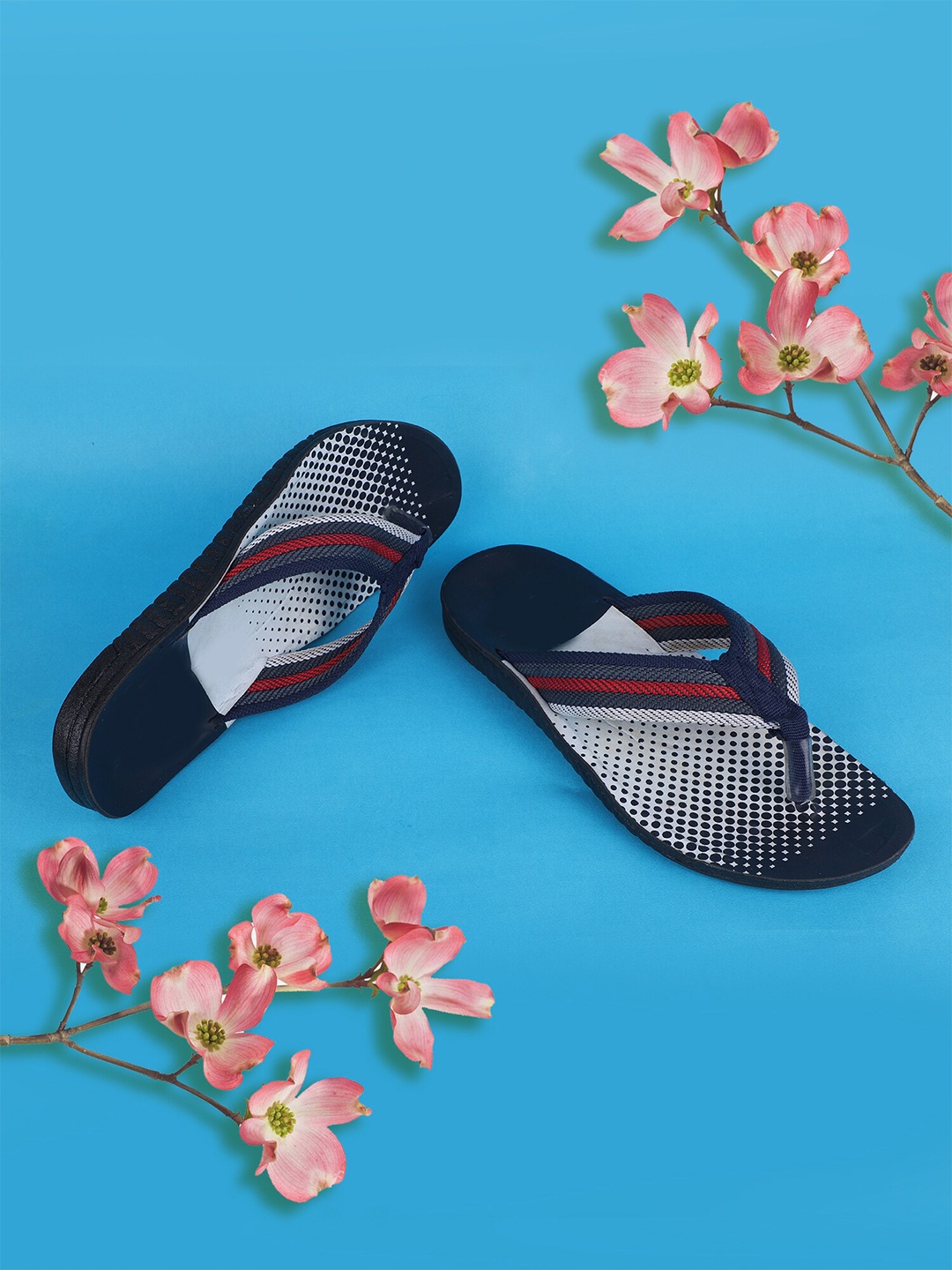 

FABBMATE Men Black & White Printed Thong Flip-Flops