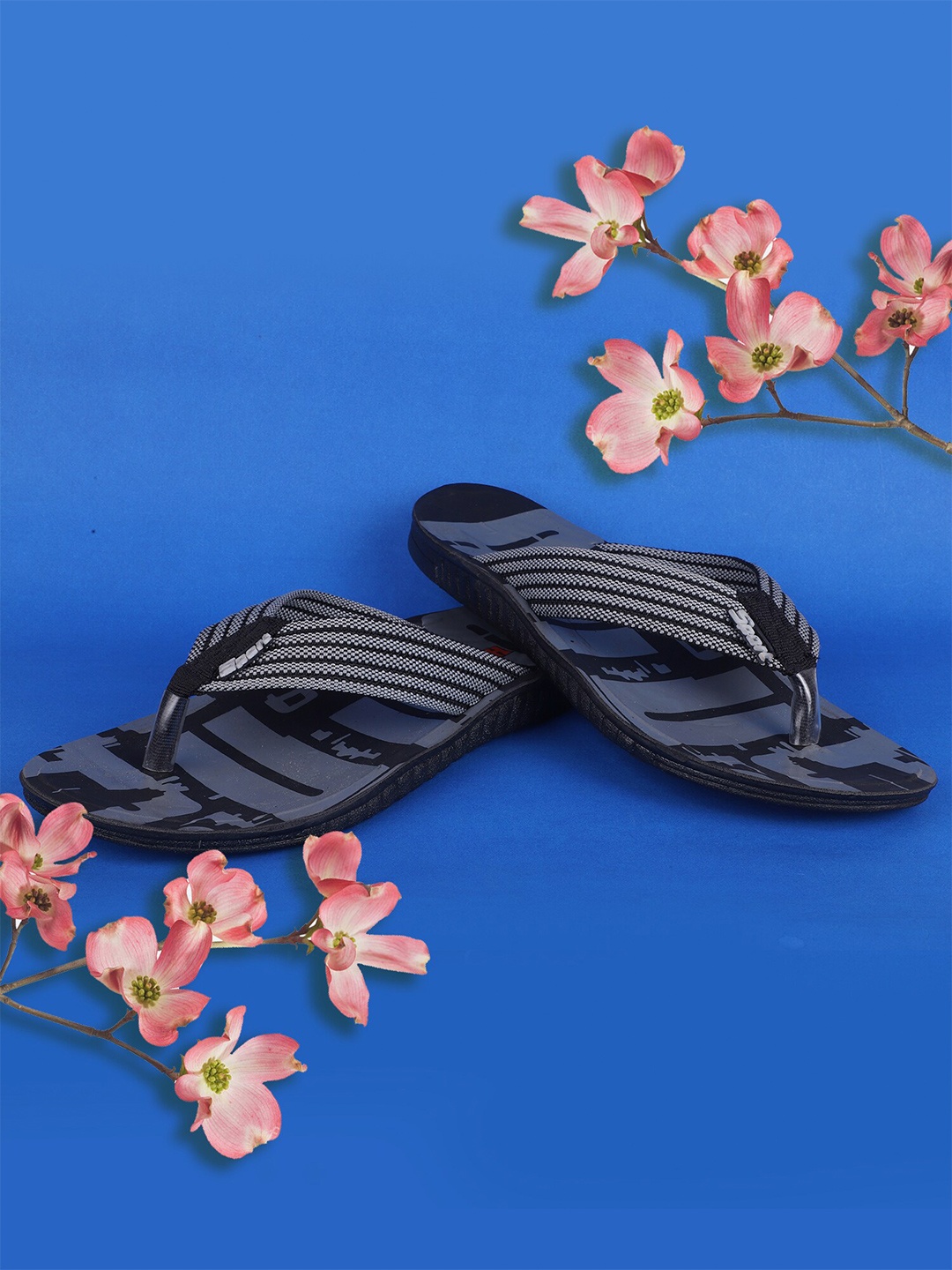 

FABBMATE Men Grey & Black Printed Thong Flip-Flops