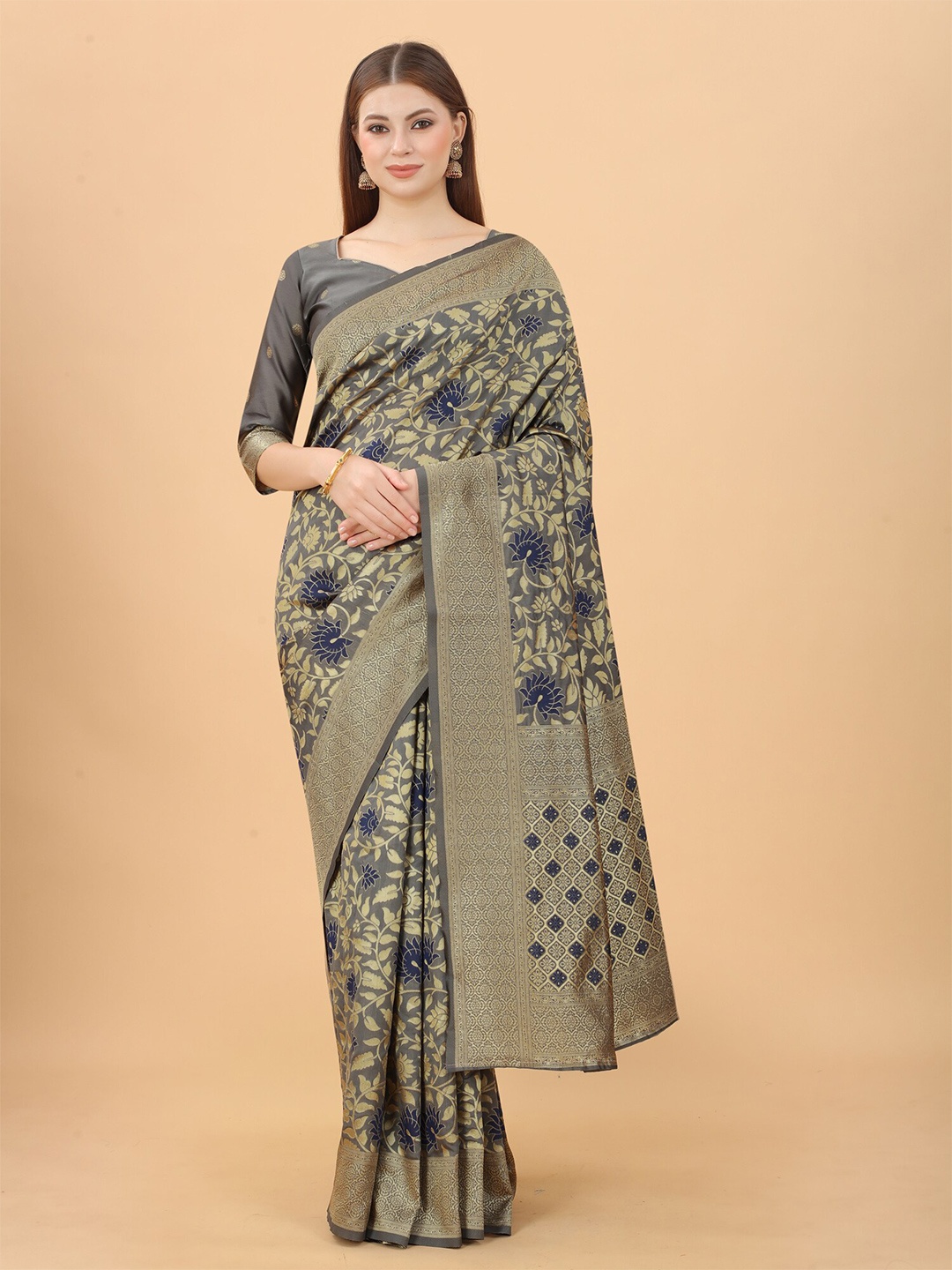 

WELL WORN Women Grey & Gold-Toned Woven Design Zari Silk Cotton Saree