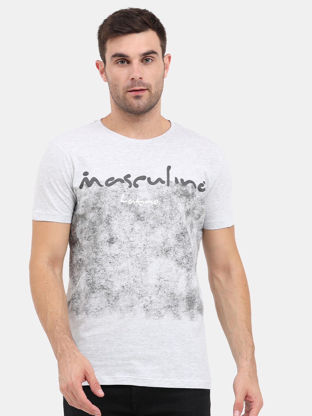 

Masculino Latino Men White Printed Bio Finish Applique T-shirt
