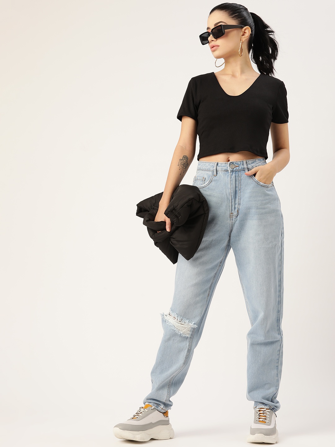 

DressBerry Black Solid Ribbed Knitted Crop Top