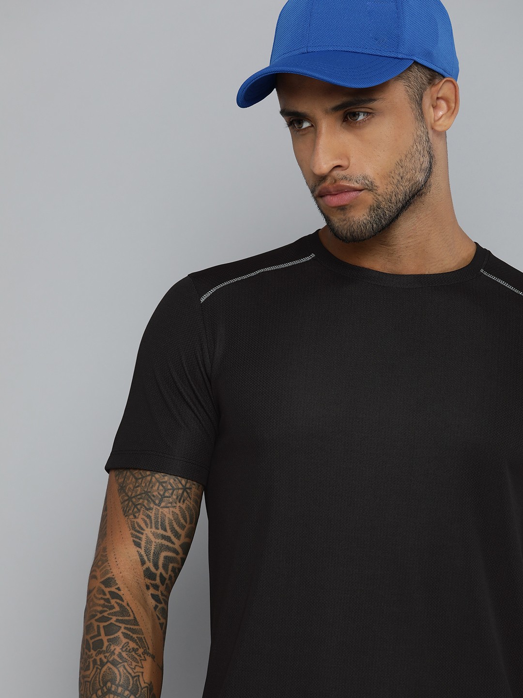 

HRX by Hrithik Roshan Men Black & Grey Colourblocked Rapid Dry T-shirt