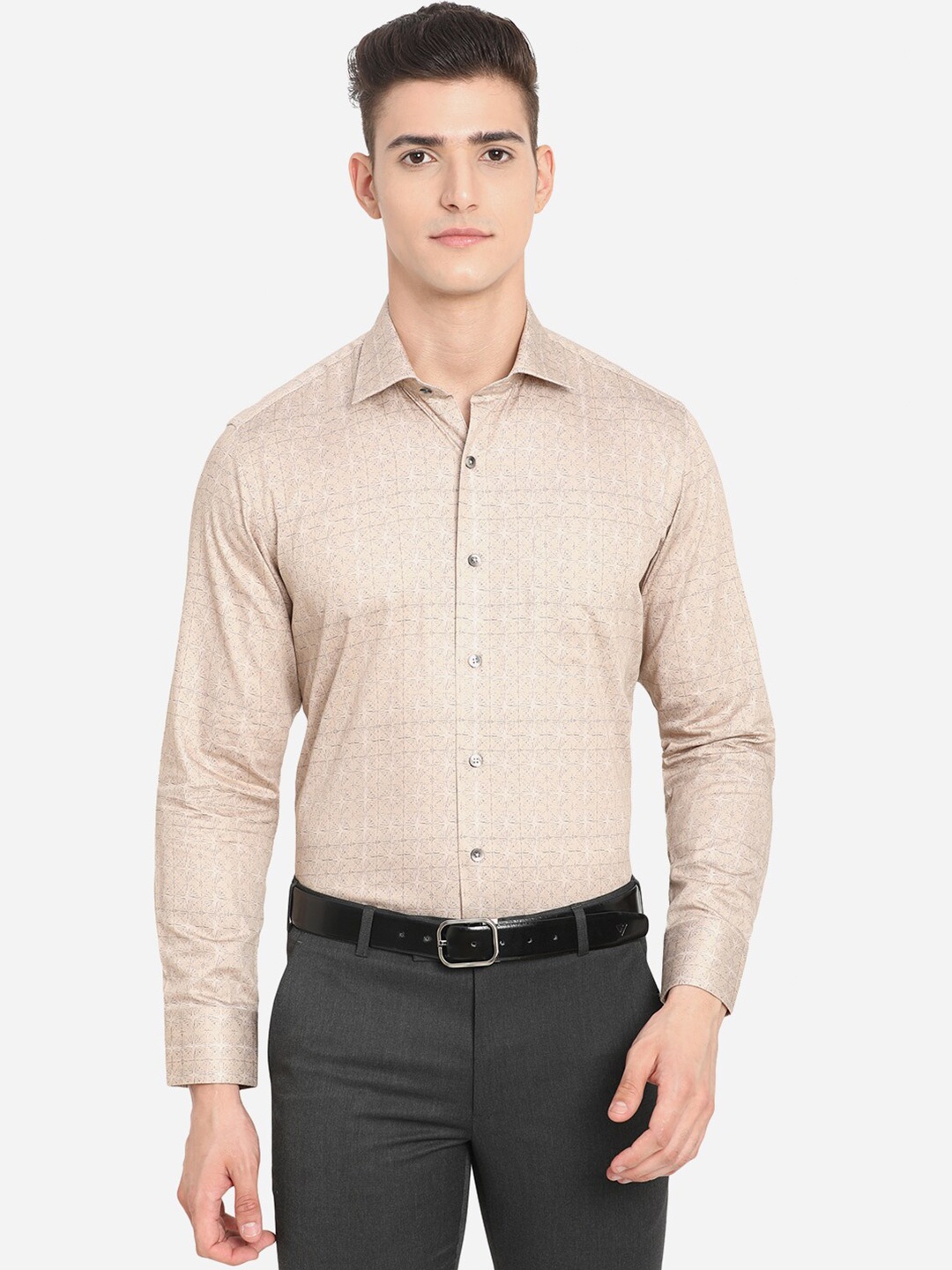 

METAL Men Beige Custom Slim Fit Geometric Printed Casual Shirt