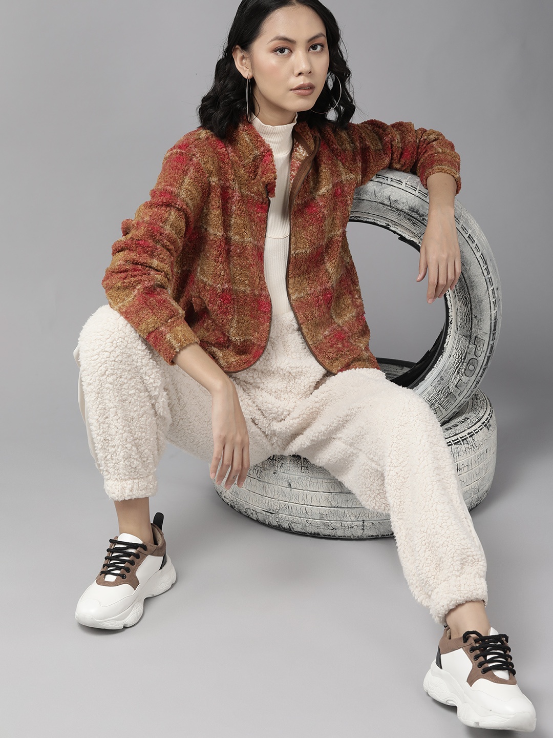 

The Roadster Lifestyle Co. Women Brown & Red Self-Checked Sweatshirt