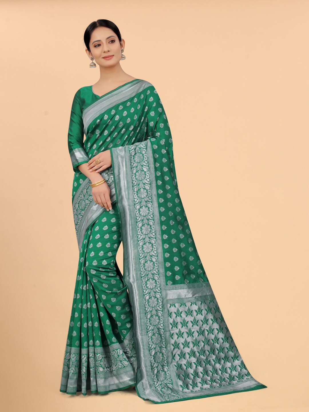 

WELL WORN Green & Silver-Toned Woven Design Zari Silk Cotton Banarasi Saree
