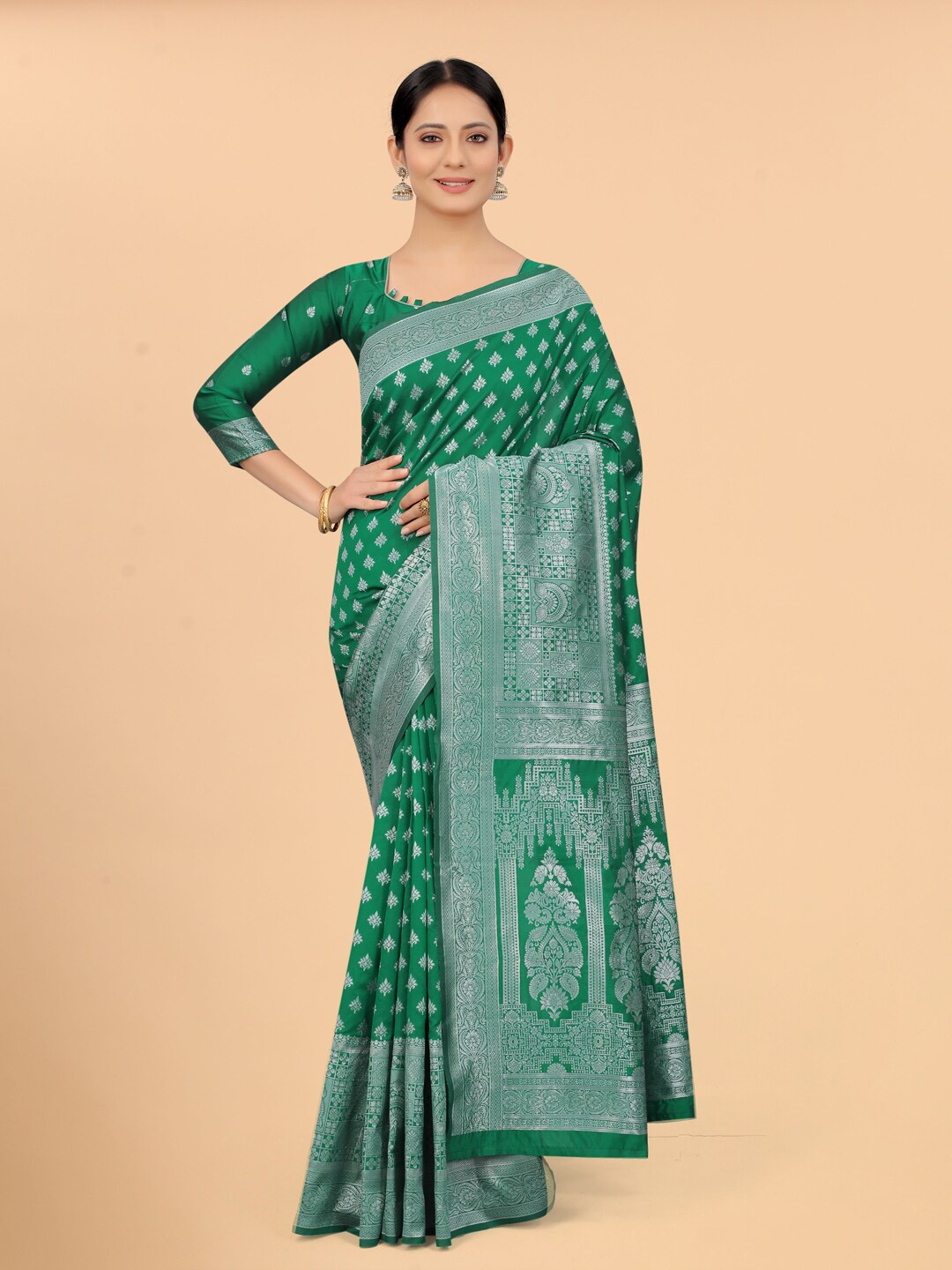 

WELL WORN Green & Silver-Toned Ethnic Motifs Zari Silk Cotton Banarasi Saree