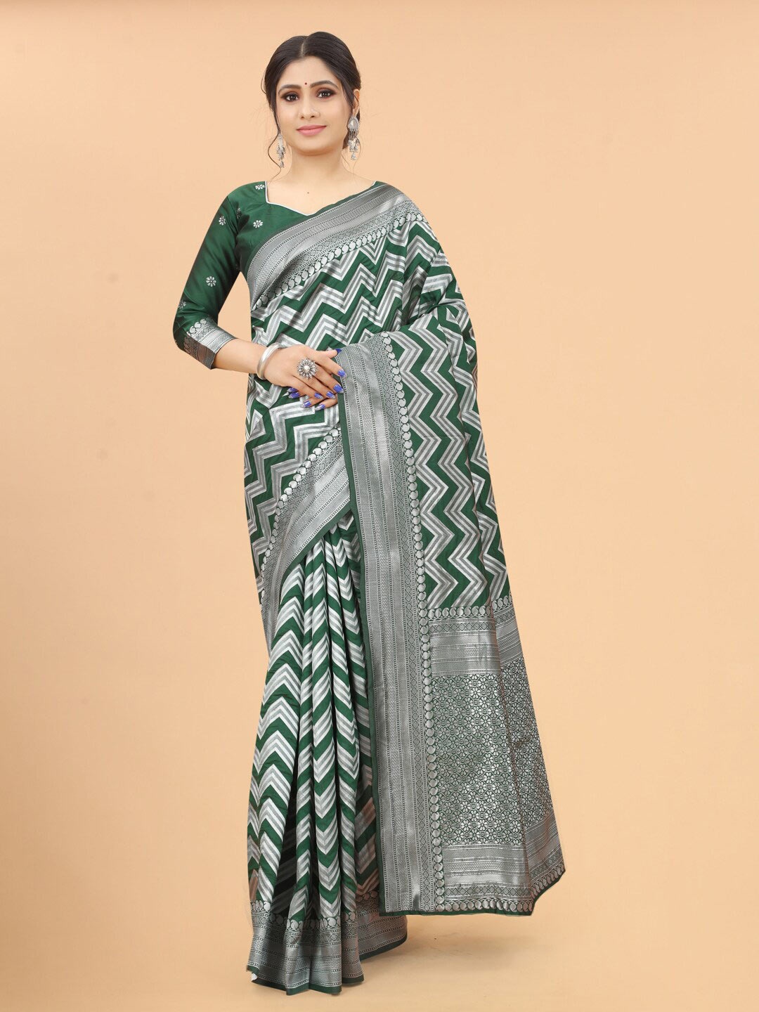 

WELL WORN Green & Silver-Toned Zari Silk Cotton Banarasi Saree