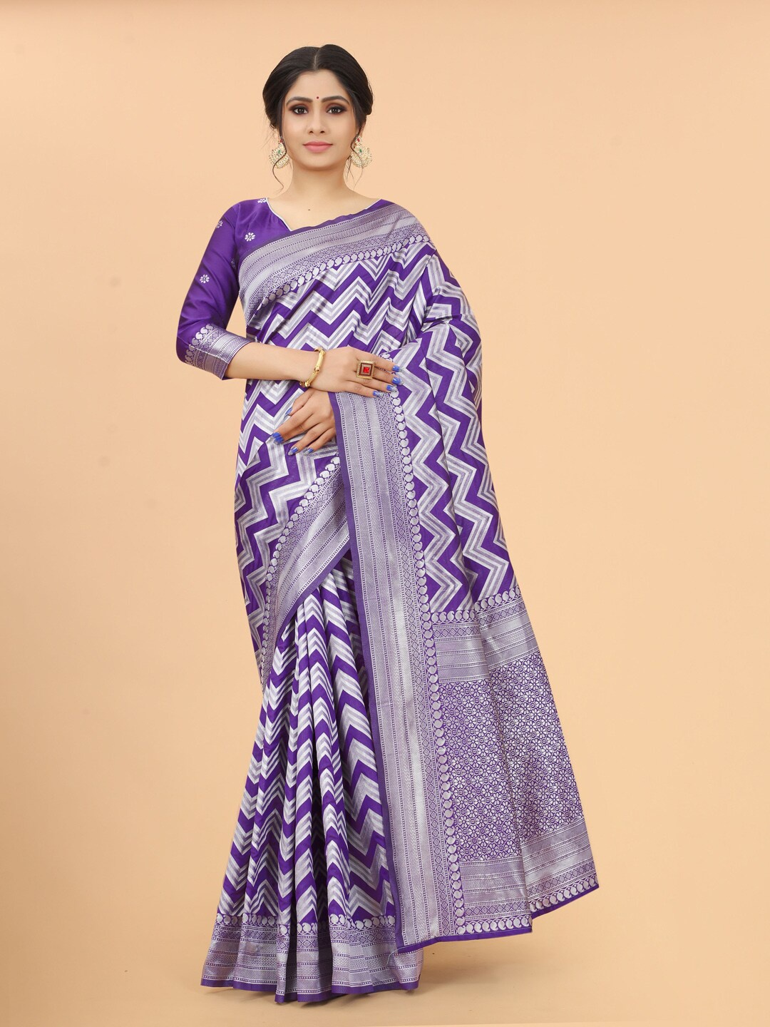 

WELL WORN Purple & Silver-Toned Woven Design Zari Silk Cotton Banarasi Saree