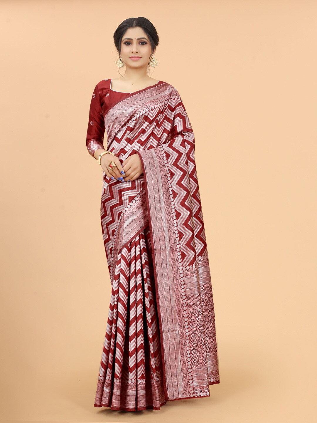 

WELL WORN Women Maroon & Silver-Toned Zari Silk Cotton Banarasi Saree