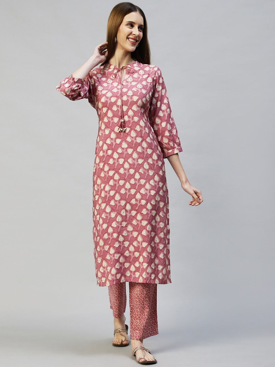 

FASHOR Women Mauve Ethnic Motifs Printed Tie-Up Neck Kurta with Trousers