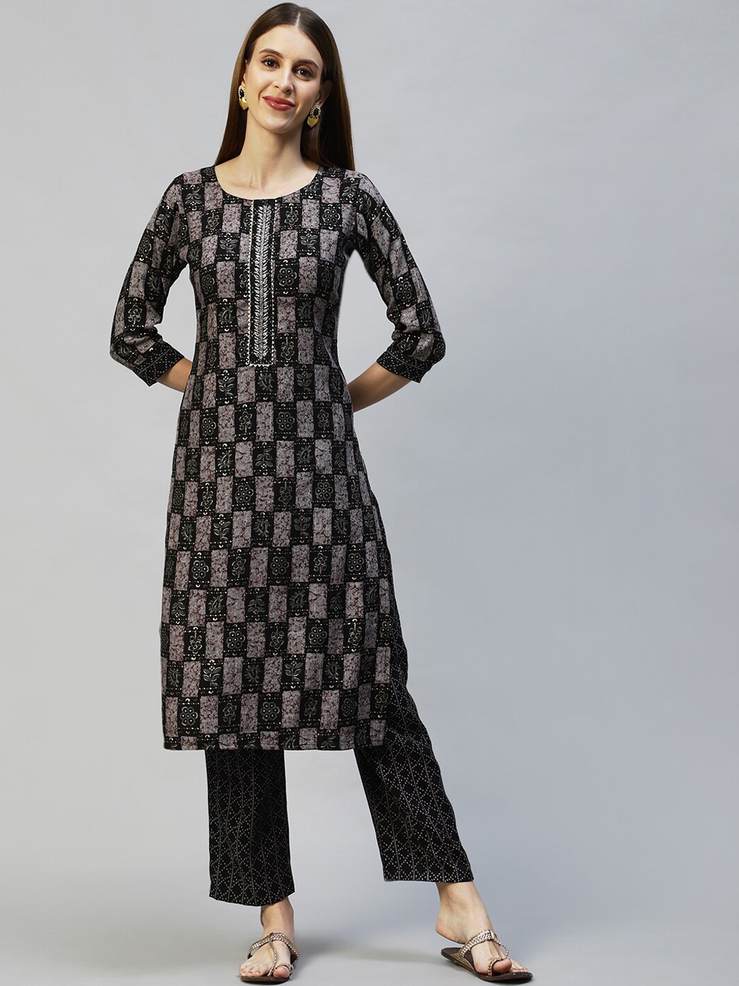

FASHOR Women Black Ethnic Motifs Printed Kurta with Trousers