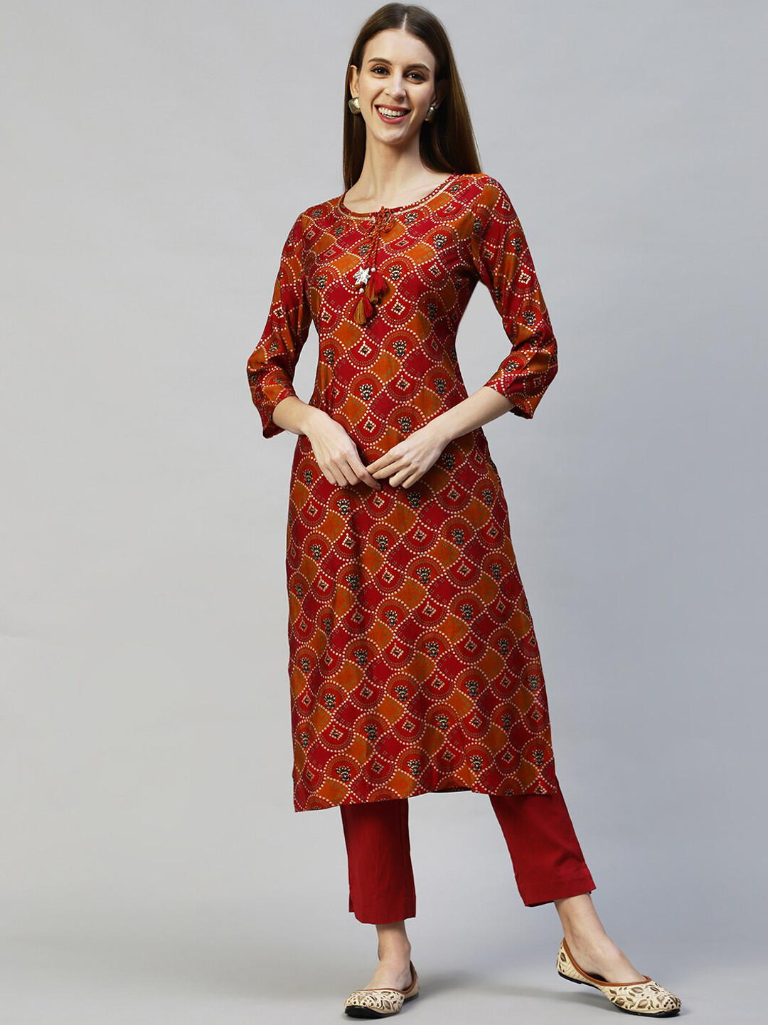 

FASHOR Women Maroon Floral Embroidered Sequinned Kurta with Trousers