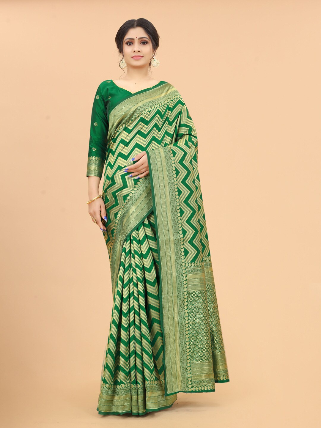 

WELL WORN Green & Gold-Toned Woven Design Zari Silk Cotton Banarasi Saree