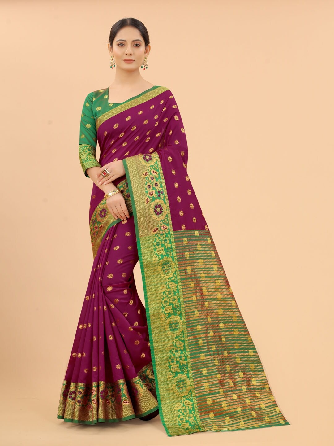 

WELL WORN Green & Magenta Woven Design Zari Silk Cotton Banarasi Saree