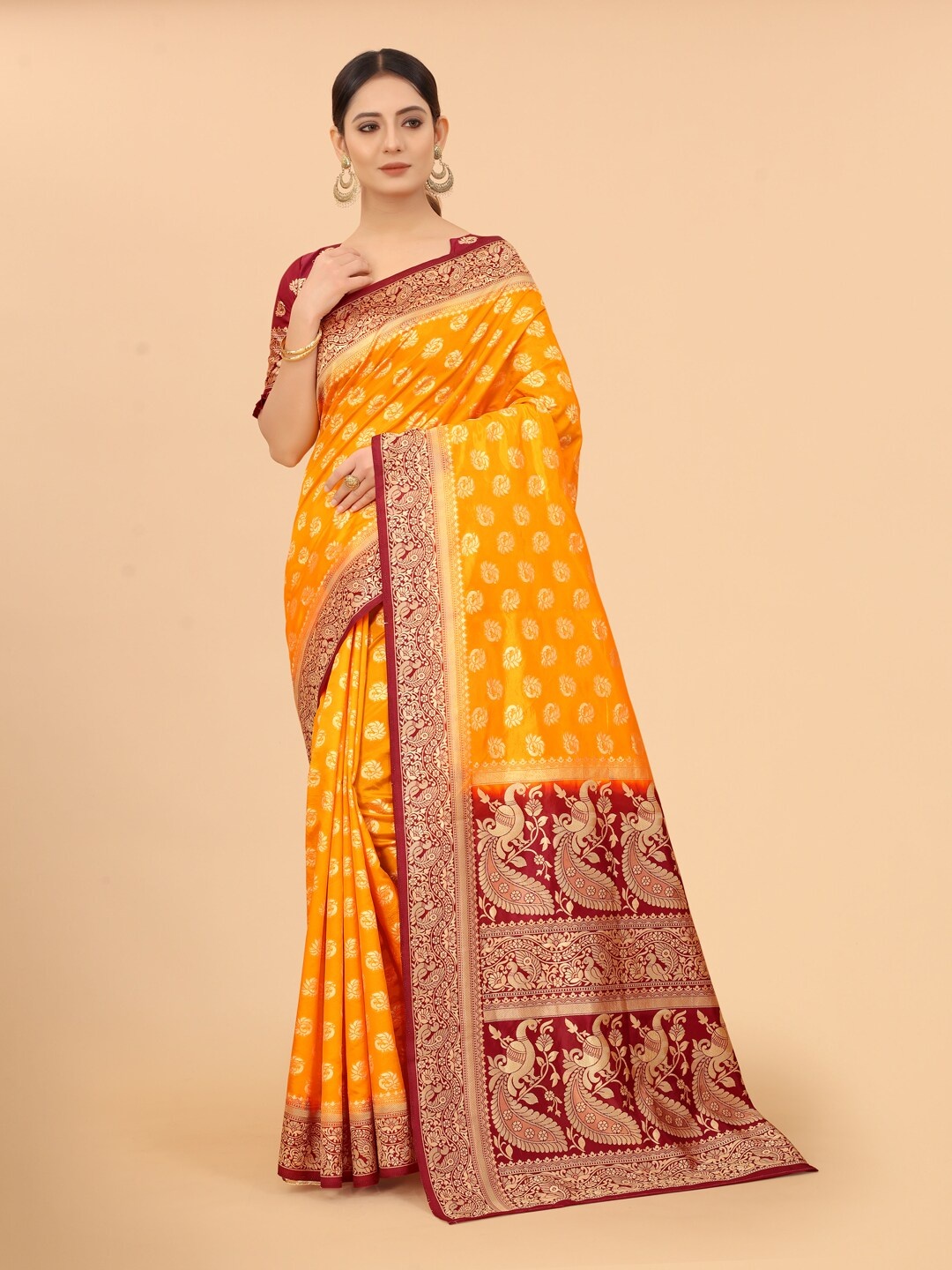 

WELL WORN Women Gold-Toned & Red Woven Design Zari Silk Cotton Banarasi Saree