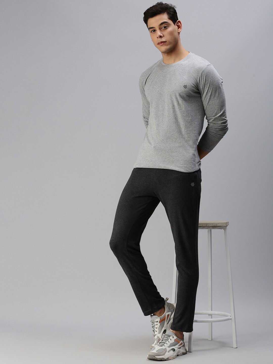 

ONN Men Grey Melange T-shirt