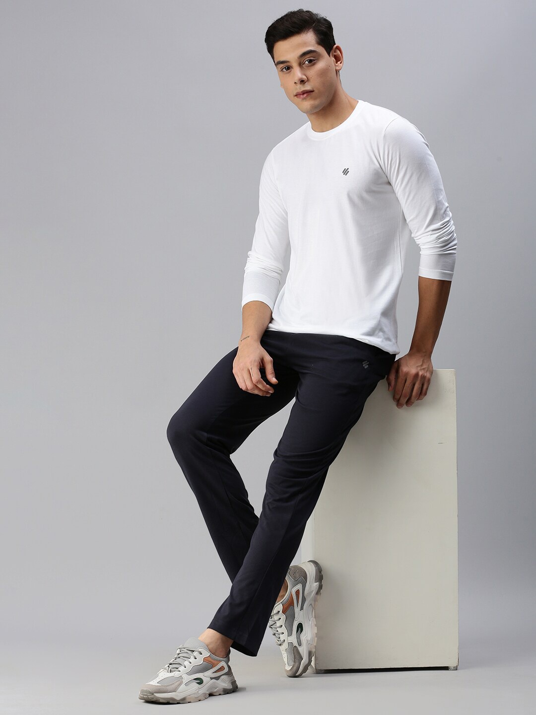 

ONN Men White Solid T-shirt