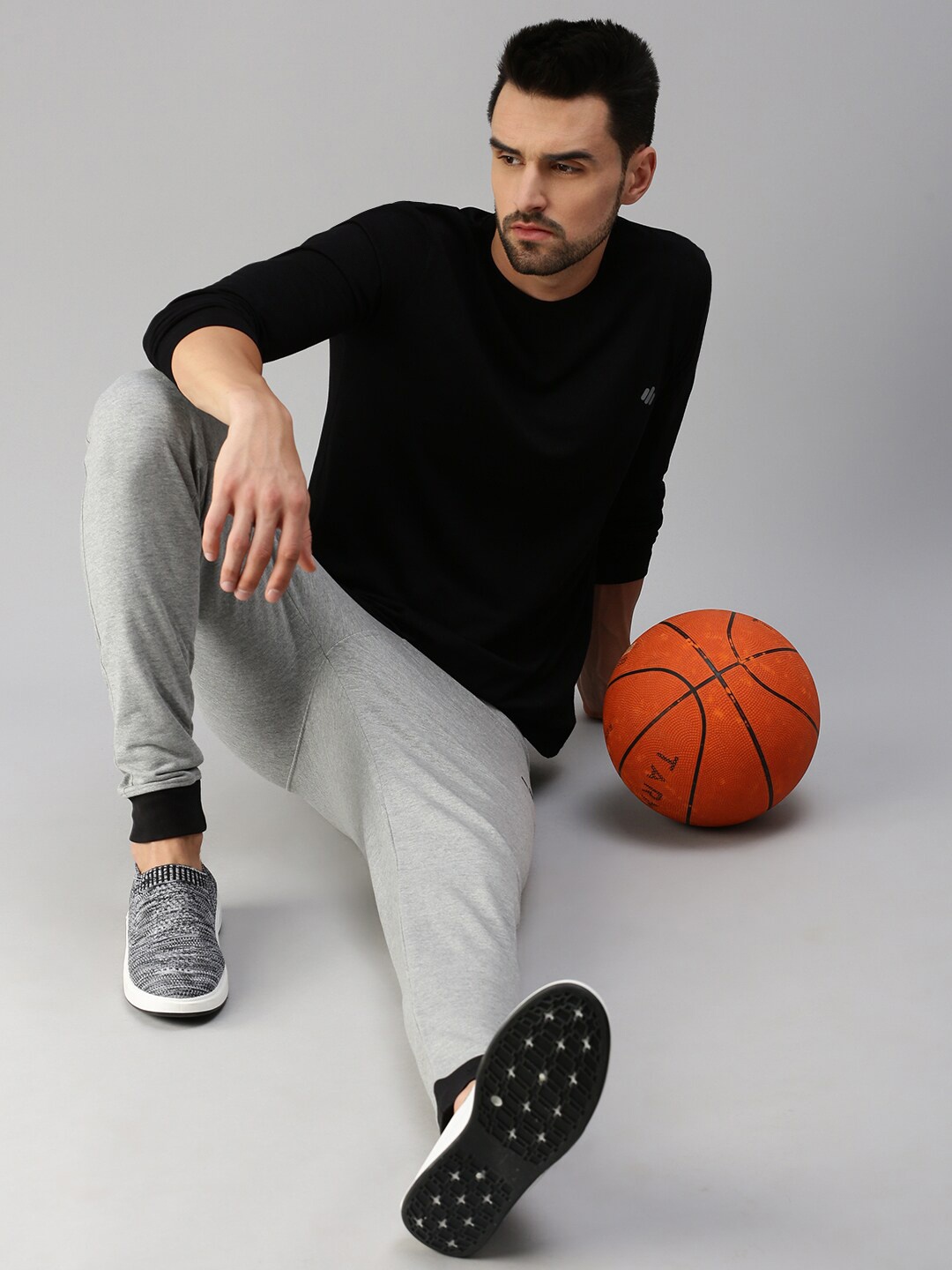 

ONN Men Black round neck with long sleeves T-shirt