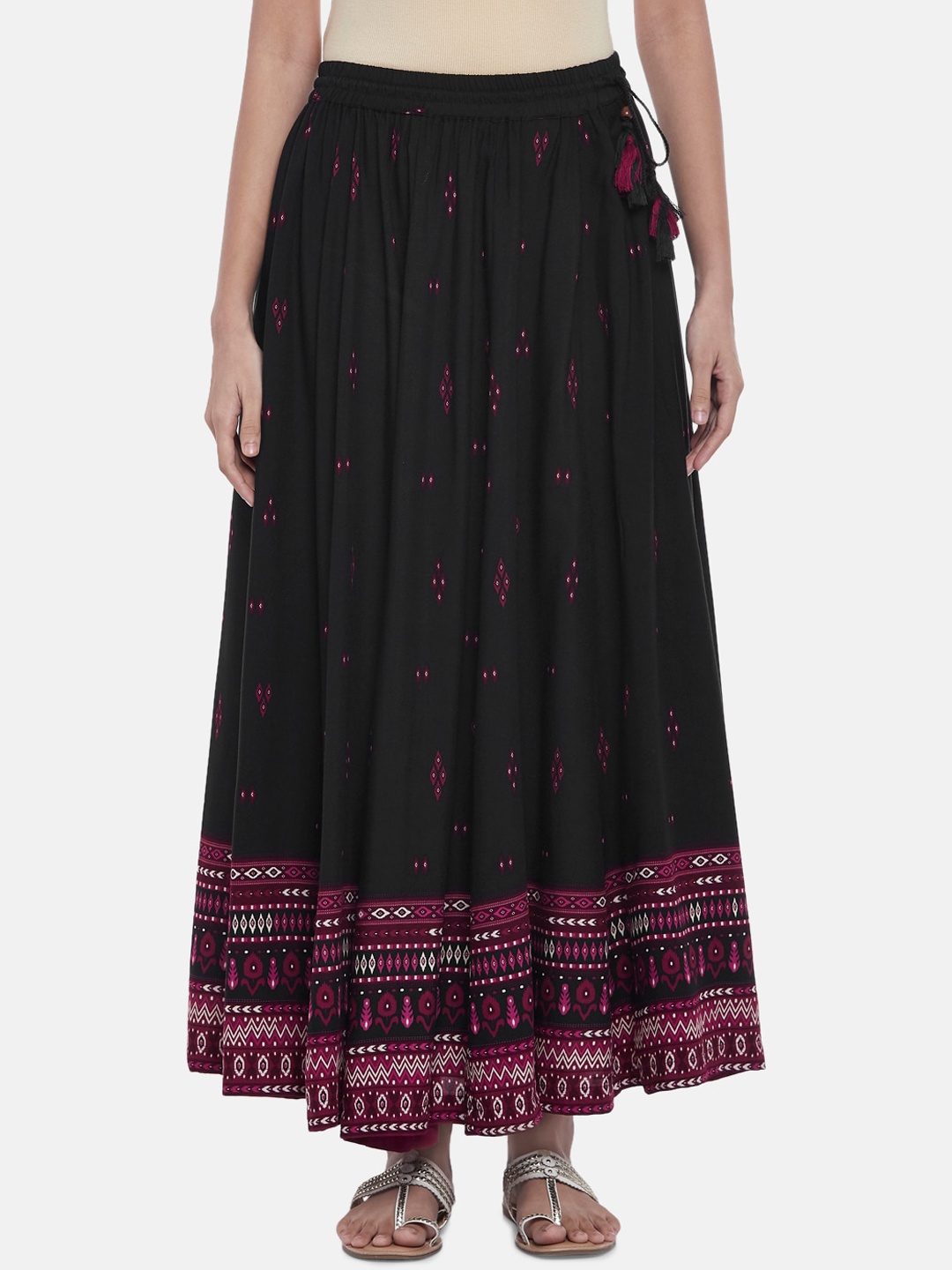 

AKKRITI BY PANTALOONS Women Black Printed Maxi-Length Flared Skirt