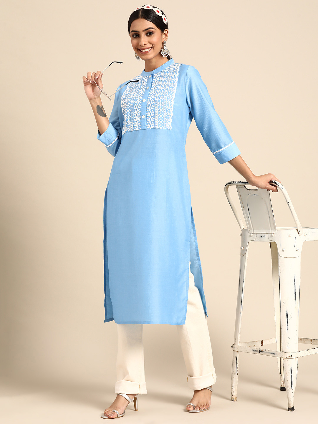 

Sangria Women Blue & White Ethnic Motifs Yoke Design Thread Work Kurta