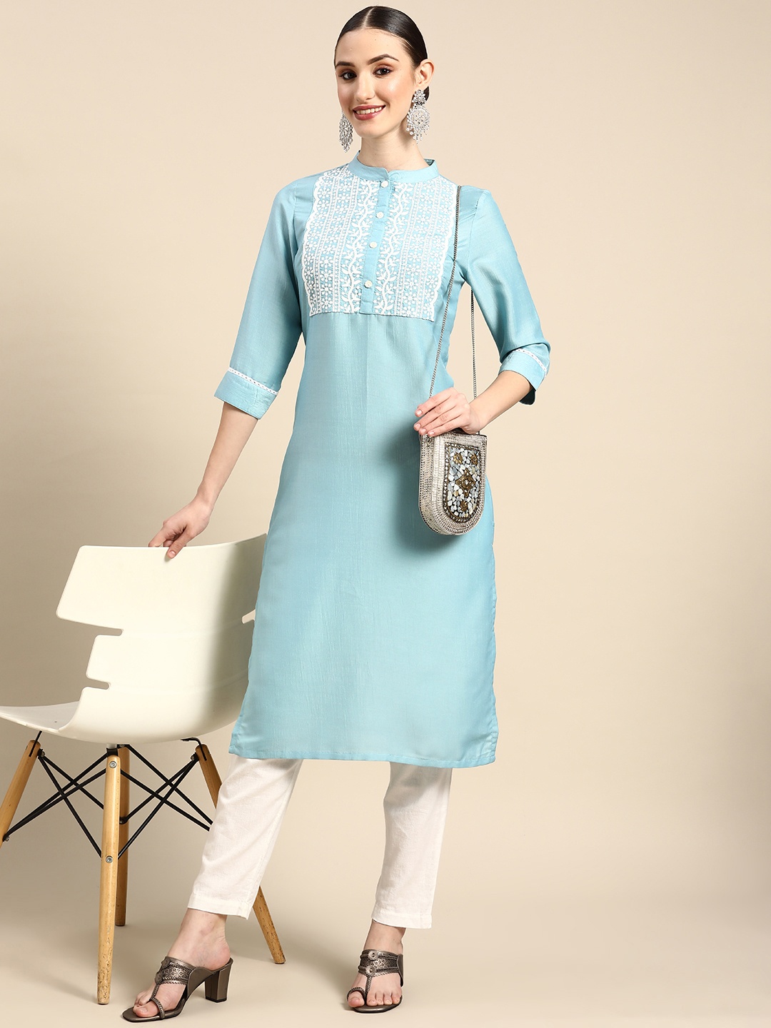 

Sangria Women Blue & White Ethnic Motifs Yoke Design Thread Work Kurta