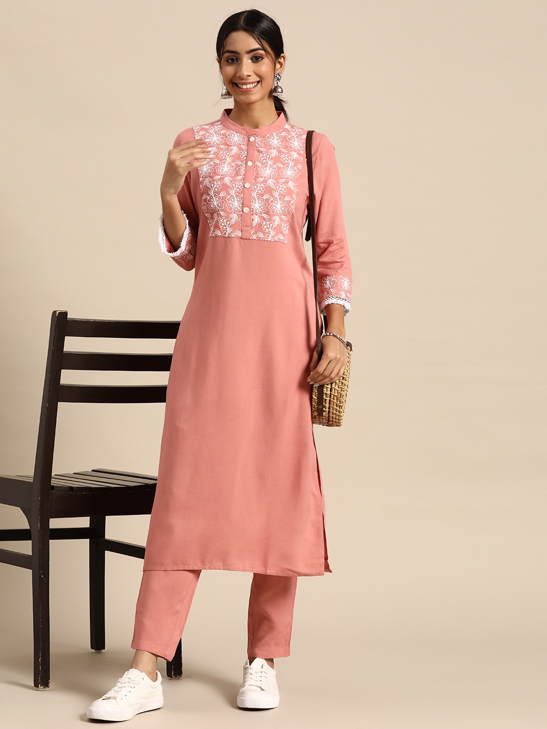 

Sangria Women Ethnic Motifs Yoke Design Kurta with Trousers, Pink