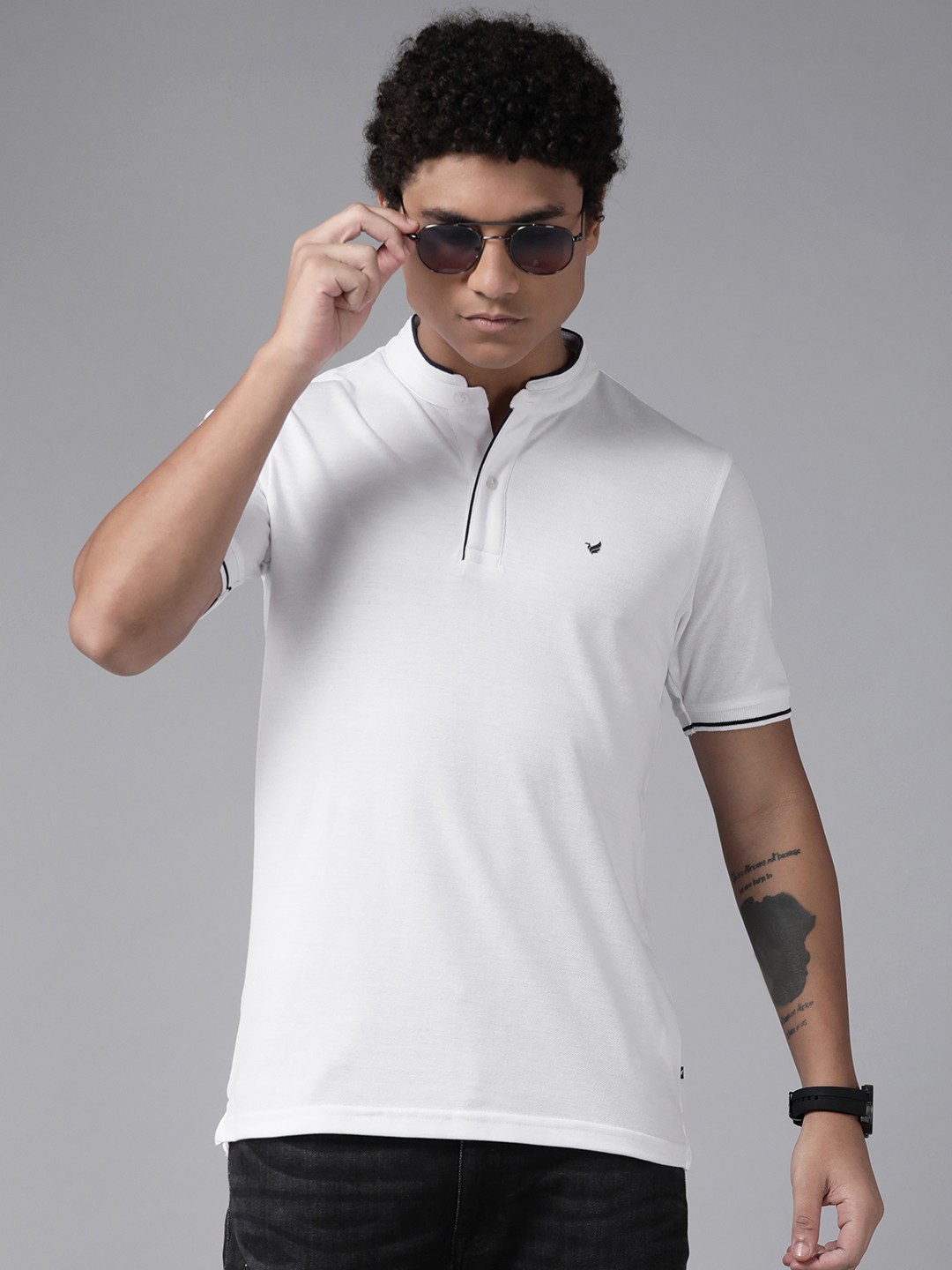 

Blackberrys Men White Solid Mandarin Collar Slim Fit T-shirt