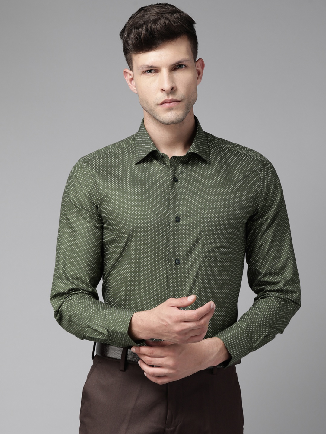 

Blackberrys Men Olive Green & White Slim Fit Printed Pure Cotton Formal Shirt
