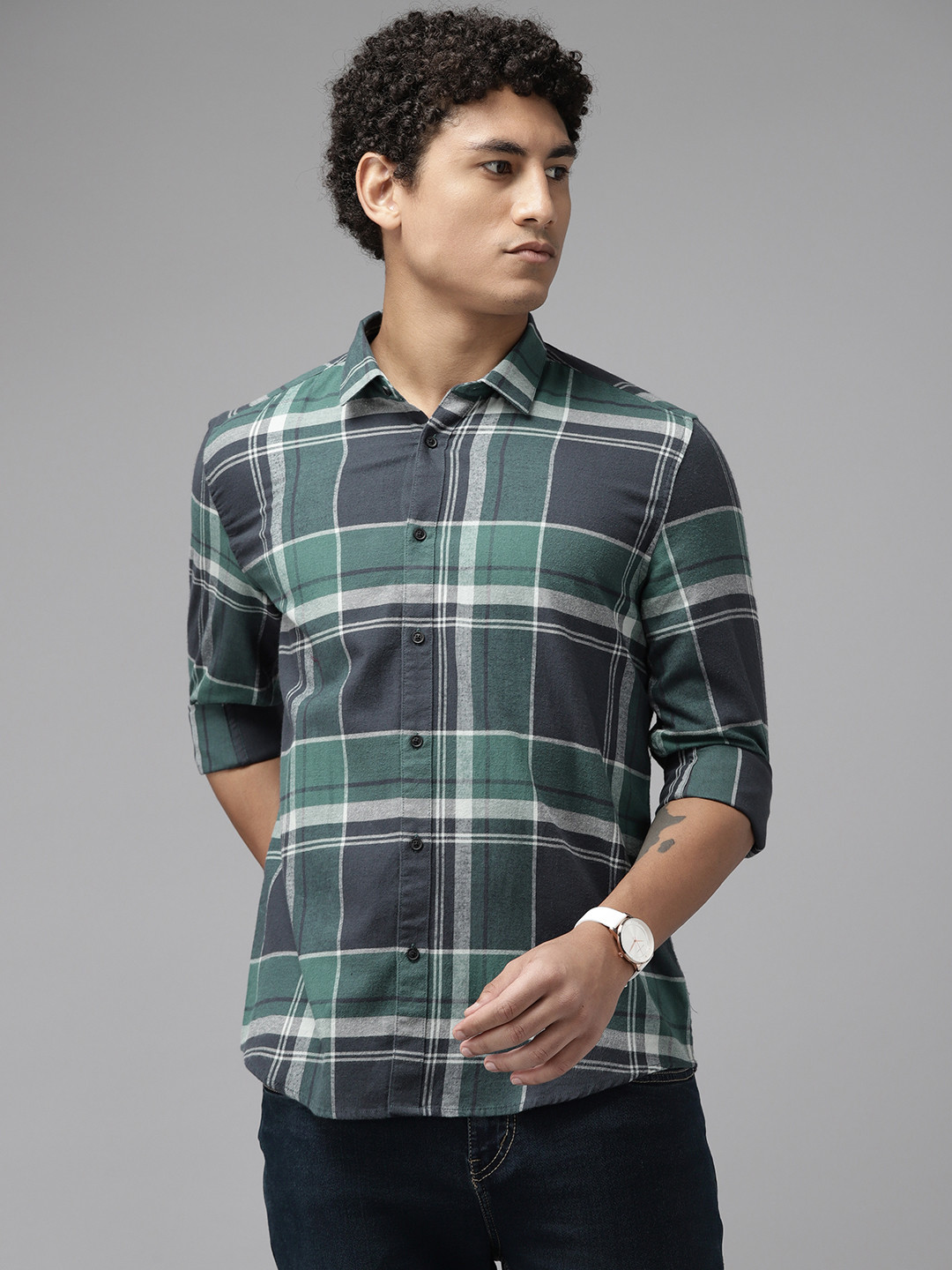 

Blackberrys Men Green & Navy Blue Pure Cotton Slim Fit Windowpane Checked Casual Shirt