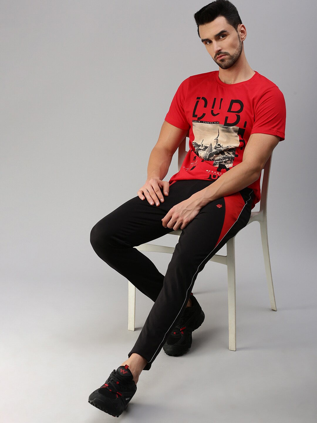 

ONN Men Red & Black Dublin Printed T-shirt