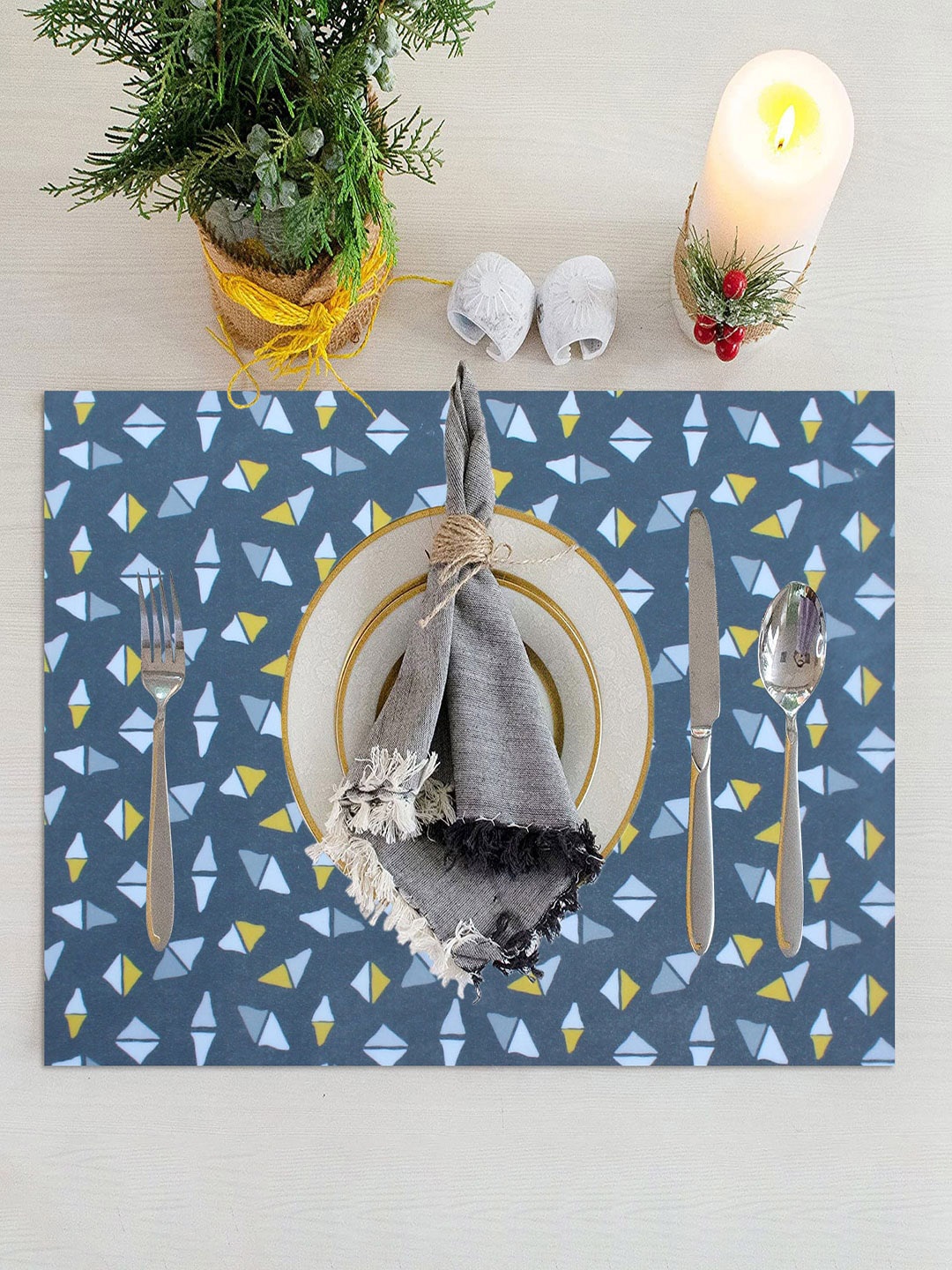 

LUXEHOME INTERNATIONAL Set of 4 Blue & Yellow Printed Table Placemats