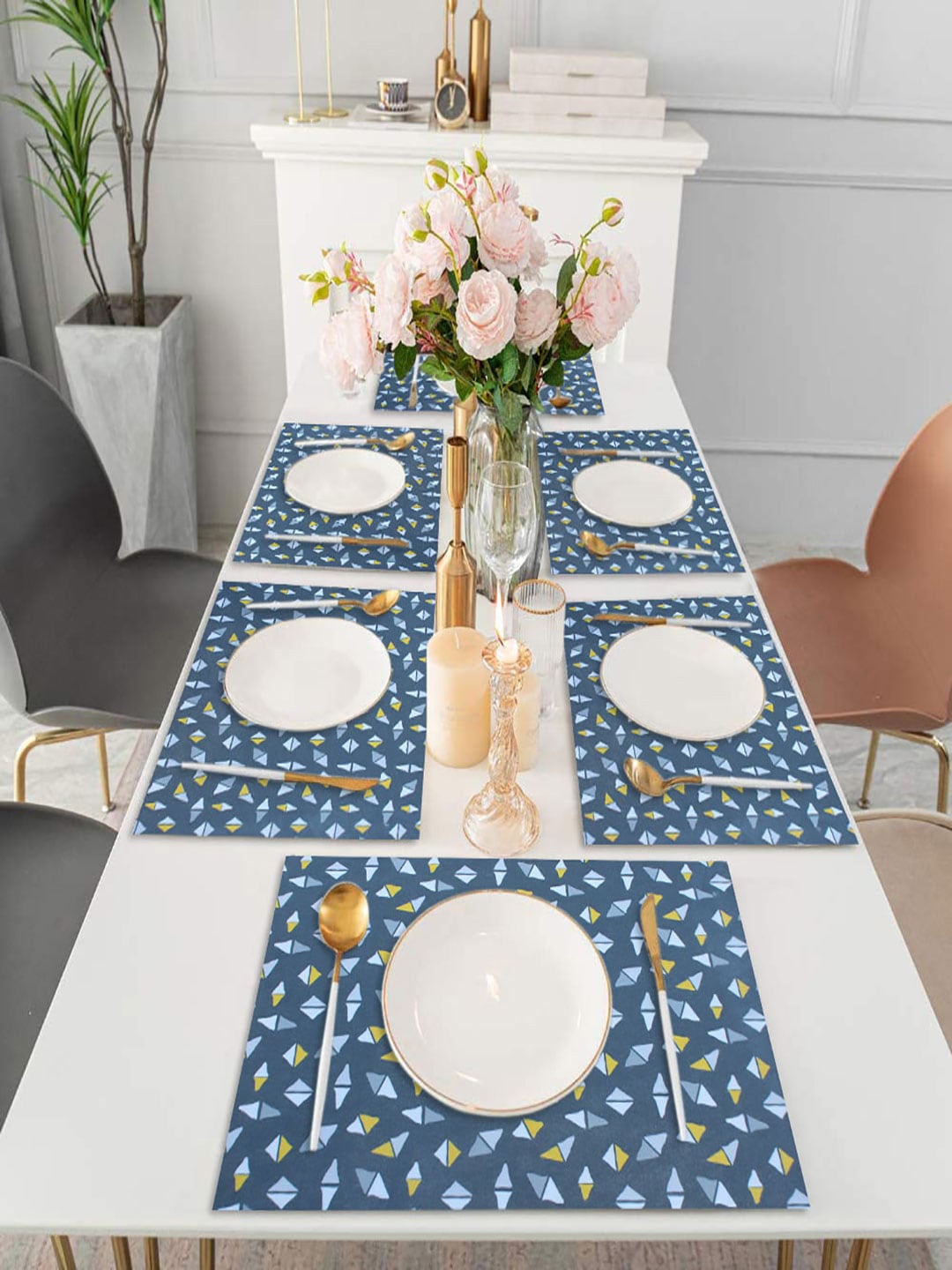 

LUXEHOME INTERNATIONAL Set of 6 Blue Printed Table Rubber Placemats