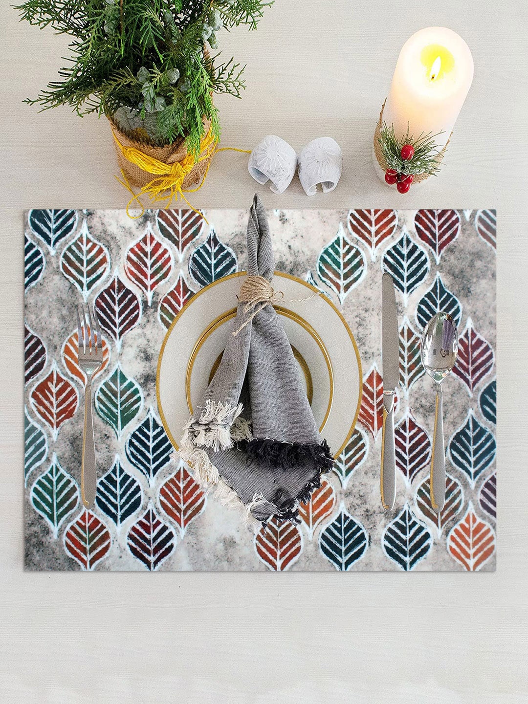 

LUXEHOME INTERNATIONAL Set Of 4 Green & Navy blue Printed Table Placemats