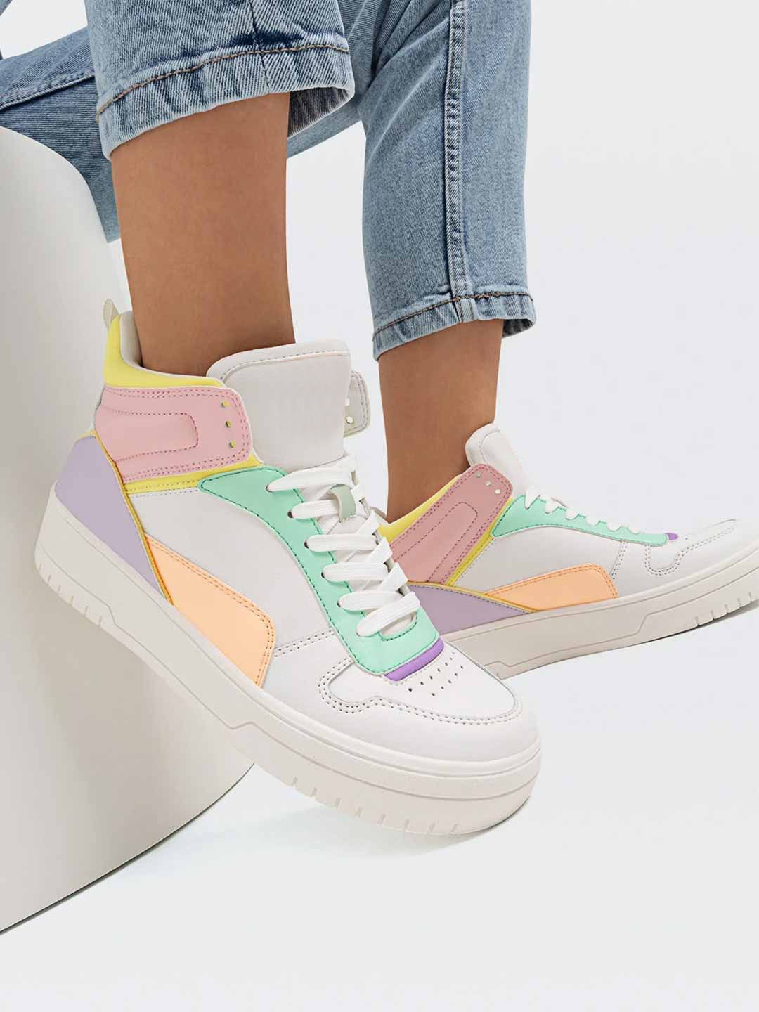 

Shoetopia Women White Colourblocked Sneakers