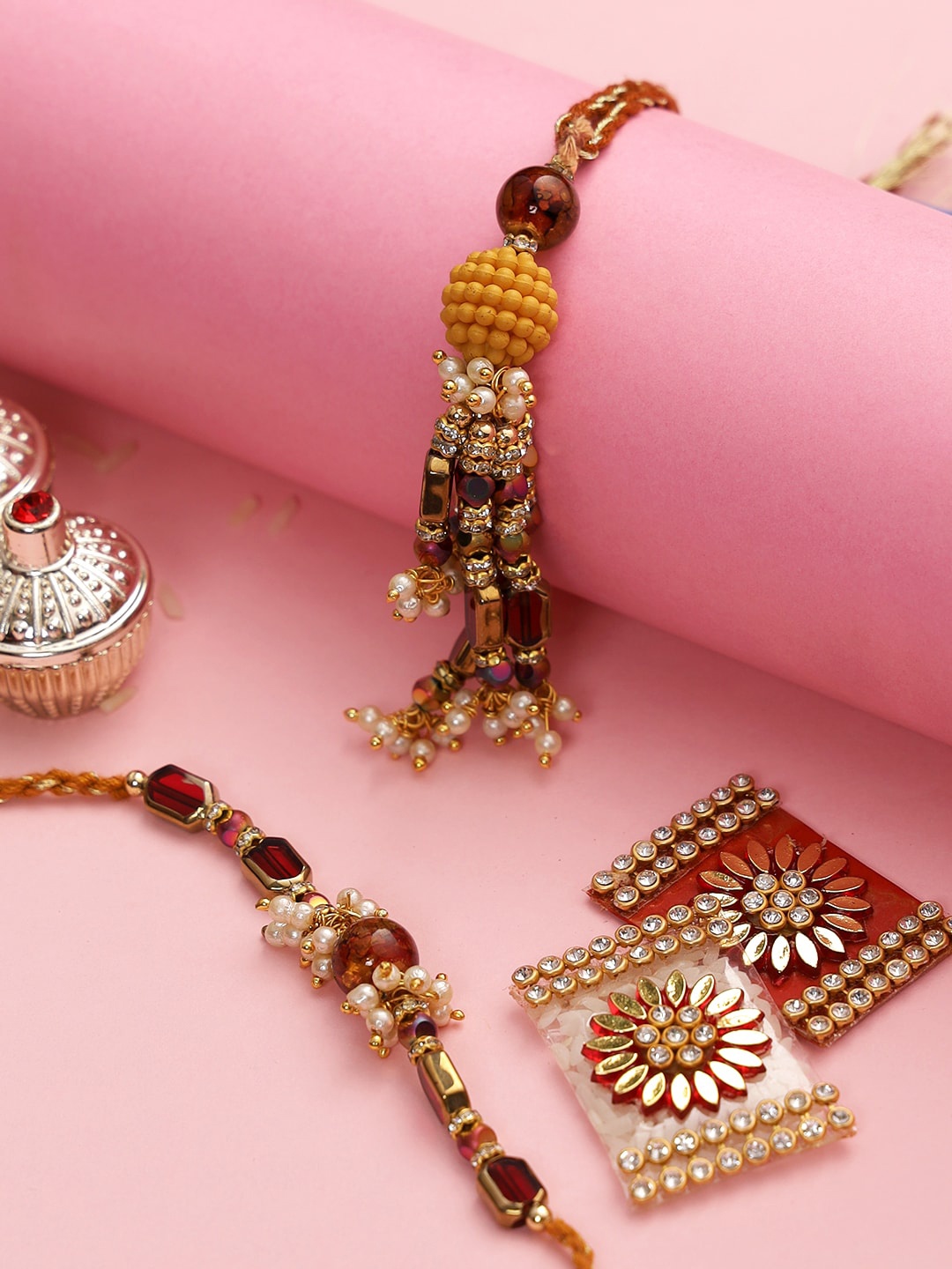 

Aapno Rajasthan Maroon & Gold Toned Beaded Bhaiya Bhabhi Rakhi Set