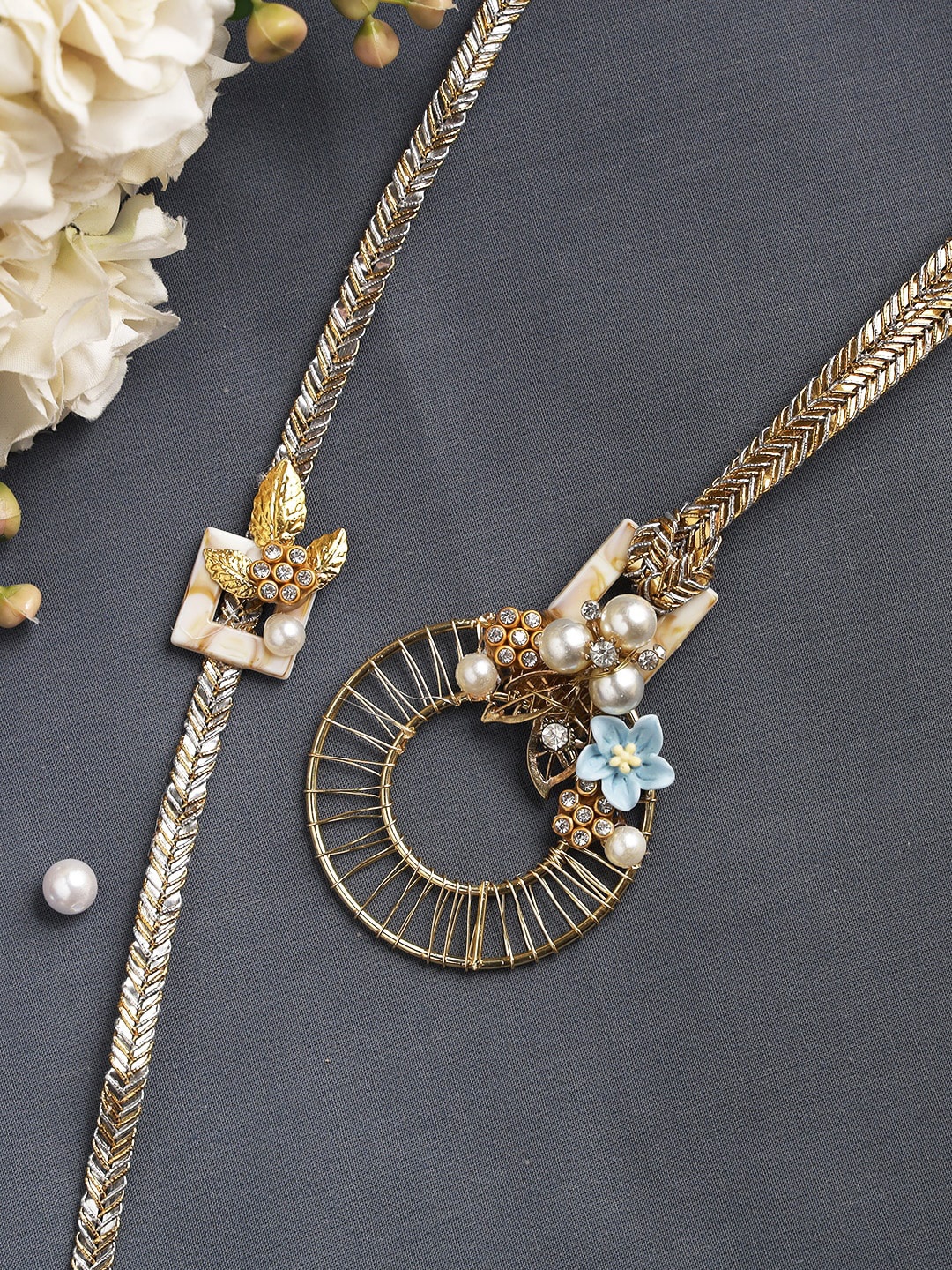 

Aapno Rajasthan Blue & Gold-Toned Flower Bhaiya Bhabhi Rakhi Gift Set