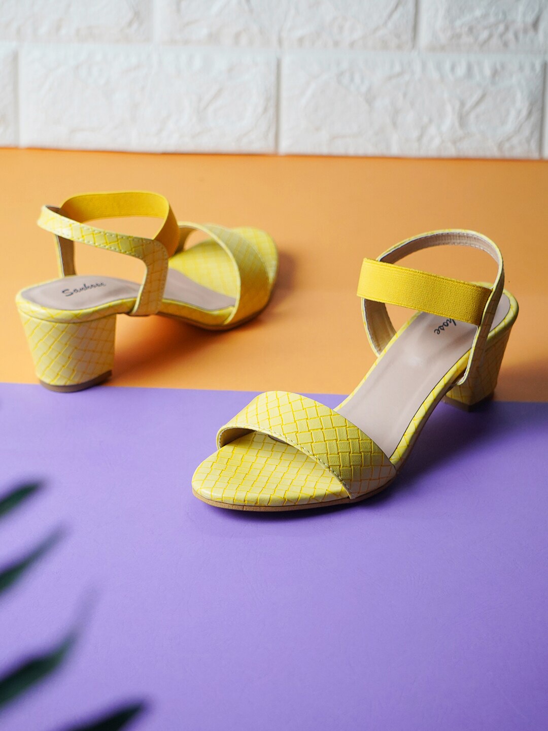 

Sanhose Yellow & Beige Textured Block Sandals with Buckles