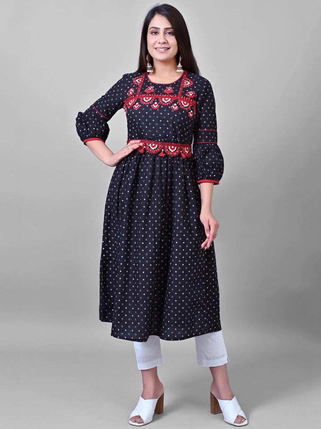 

PRAKRTEE Women Blue & Red Floral Printed Thread Work Anarkali Kurta